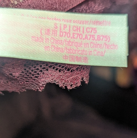 Victoria's Secret lacey pushup bra - Picture 2 of 8